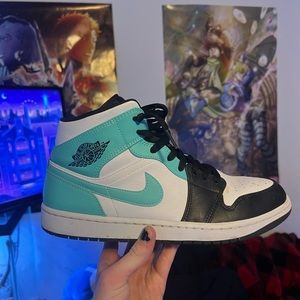 Jordan 1 mids worn a couple of times